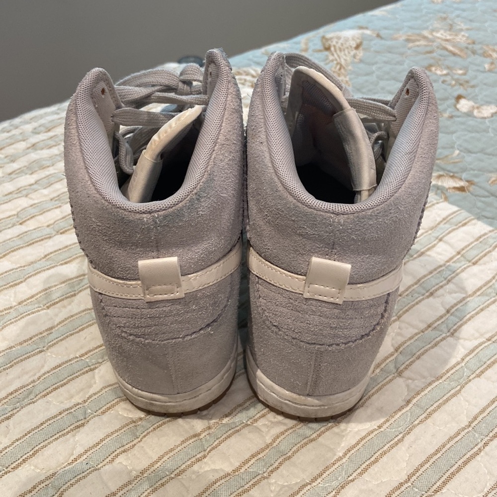 Woman’s high top Nike sneakers dunks? - Picture 4 of 7